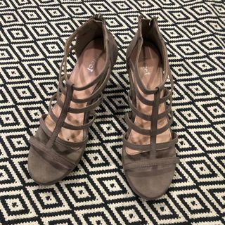 (Category: ) located in . Submitted by siniadapreloved (Listing ID 1088832802, Image 1). Description: .