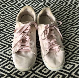 (Category: ) located in . Submitted by siniadapreloved (Listing ID 1088826439, Image 1). Description: .