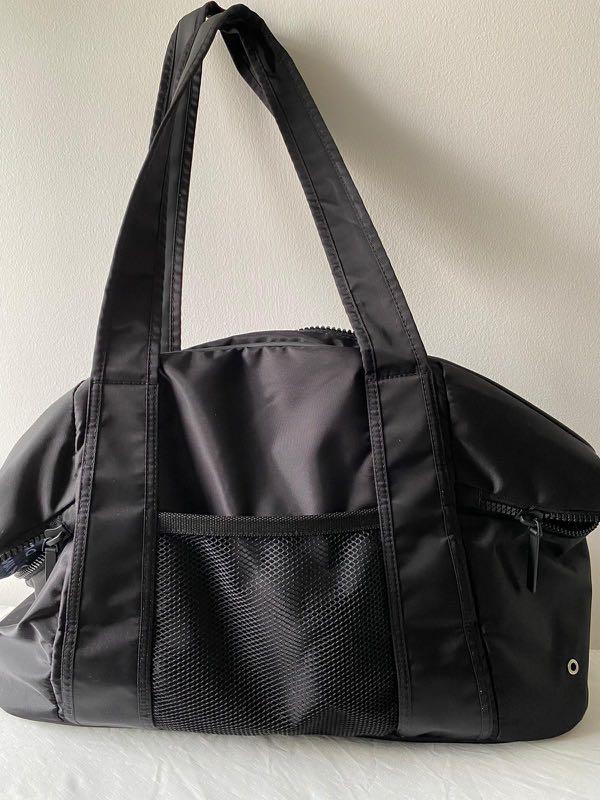 Lorna Jane gym bag, Women's Fashion, Bags & Wallets, Crossbody Bags on