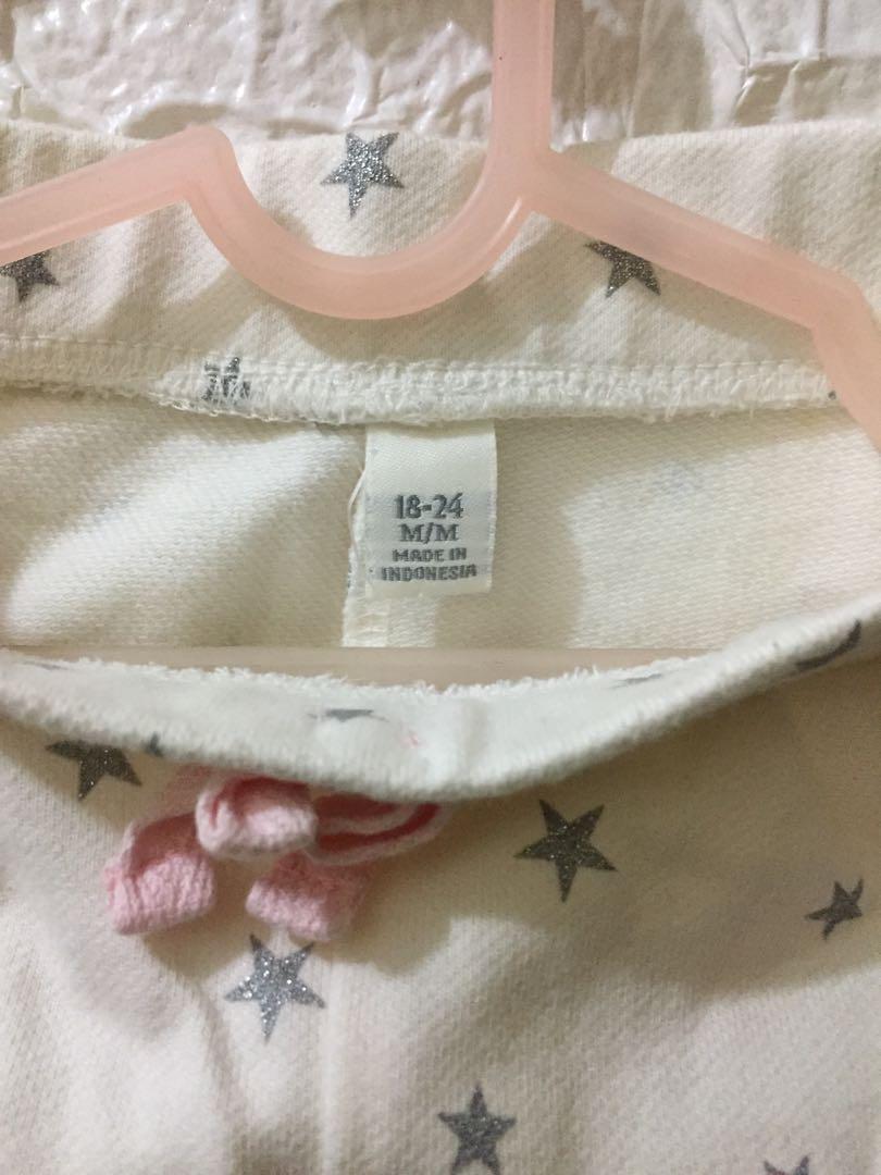 #mulailagi celana star (Kategori: 1 hingga 3 tahun) berada di Pamulang. Dikirim oleh rafelishop (ID iklan 1088895502, Gambar 2). Deskripsi: Celana anak bahannya katun. Condition sesuai gambar yaa masih baguus. Bru 2 kali pakai 😁 Grab it fast moms!!.