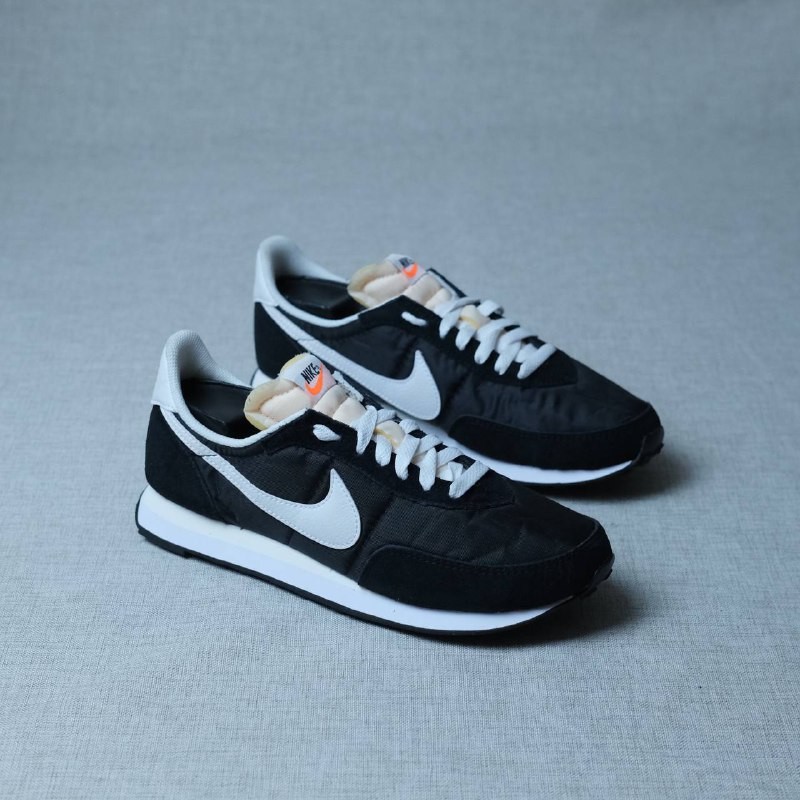 nike waffle trainer harga