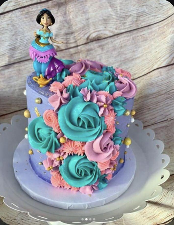 Aladdin And Jasmine Cake - Flowerysite.com