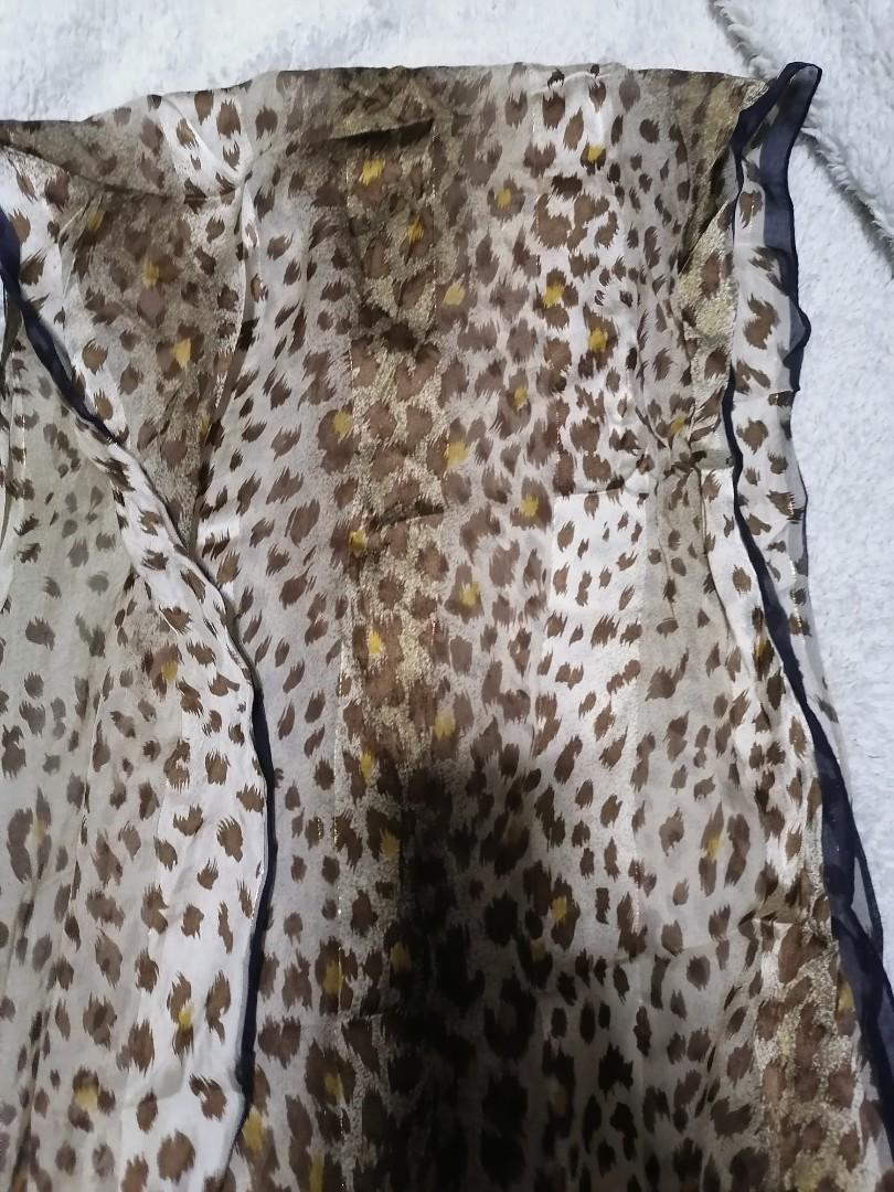 Rudolph Valentino Neckscarf (Category: Scarves) located in Caloocan City. Submitted by drum_beater (Listing ID 1088921615, Image 2). Description: Preloved unused item animal prints.