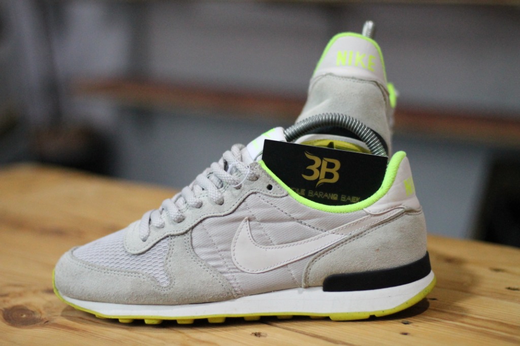 Nike hotsell internationalist 5.5