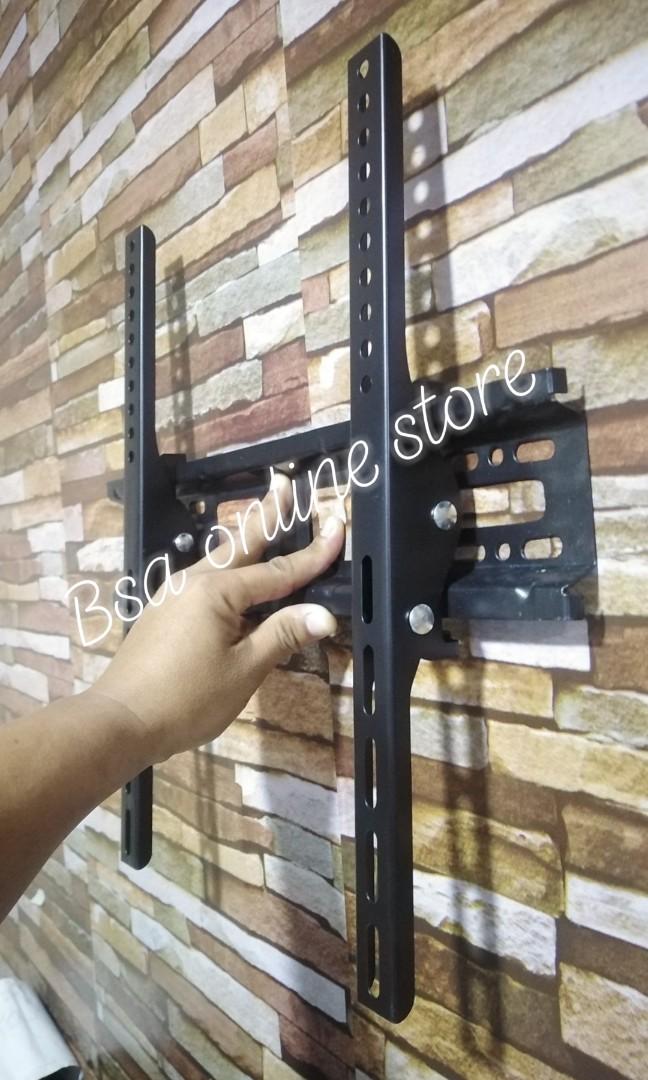TV TILT wall bracket (Category: TV Parts & Accessories) located in Quezon City. Submitted by smithwarren46 (Listing ID 1088726141, Image 3). Description: Brandnew P300 #tilttvwallbracket For tv screen 32"-55" flat panel tv Load capacity 30kg.tilt -5°+15° Easy to install. Color black. Pick up lagro Q.c or via delivery service rider po. More item for sale.. like or follow my page #BSAonlinestore https://www.facebook.com/BSA-online-store-10406342807