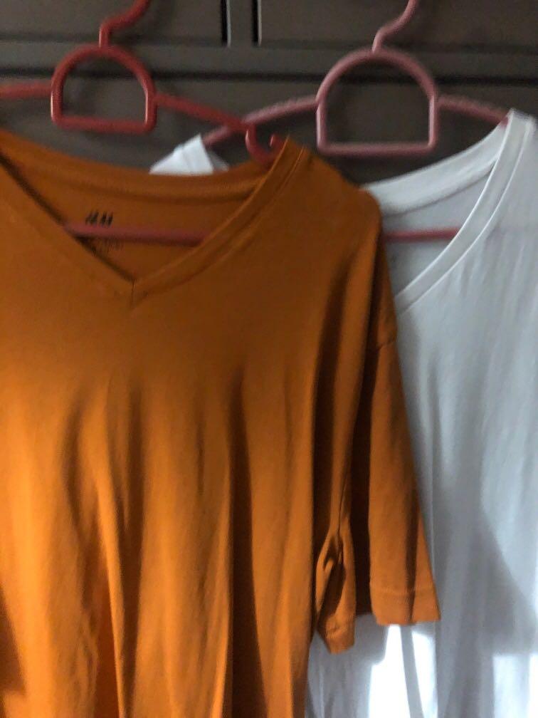 V neck Basic Tees (Category: Tshirts & Polo Shirts) located in Singapore. Submitted by matt_1511 (Listing ID 1088919418, Image 1). Description: Size: M n L Used but not abused PM for more info :).