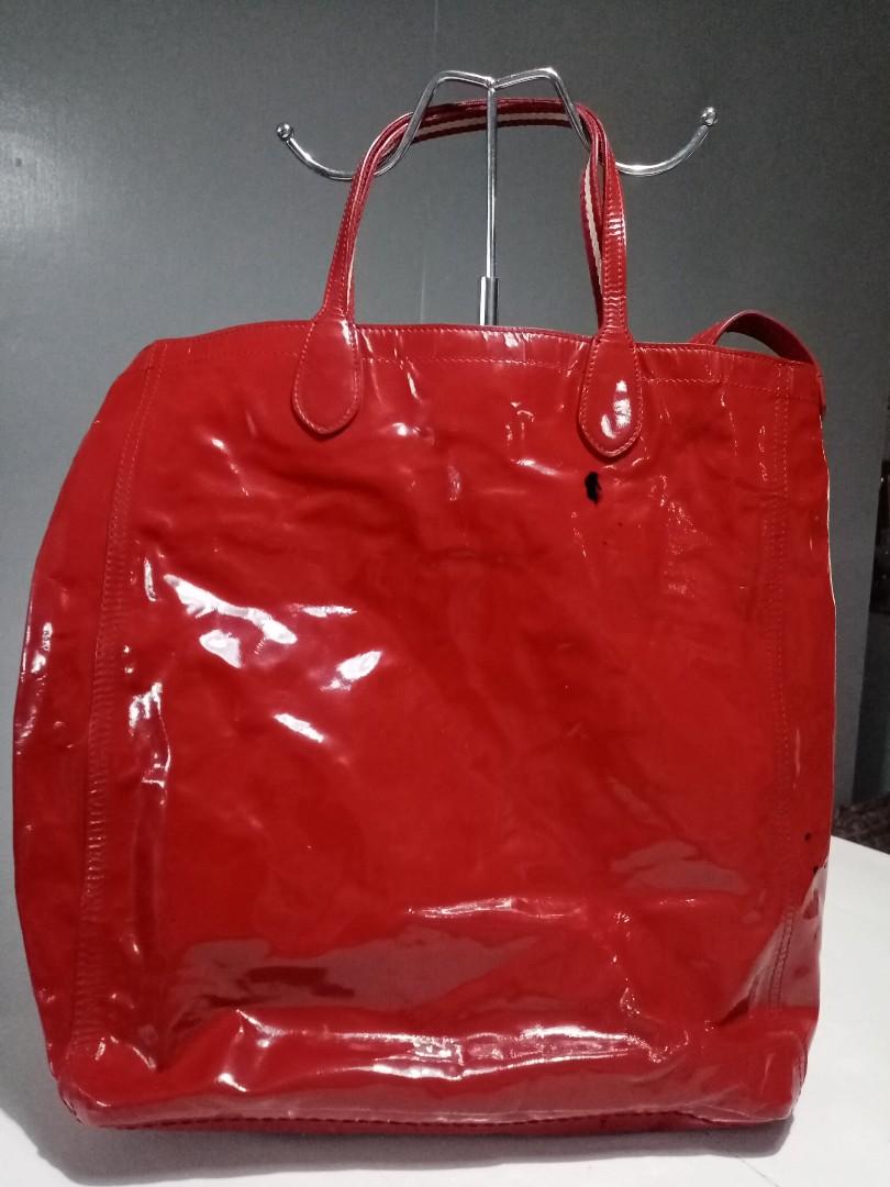 Bally Patent Leather Tote Bag (Category: Luxury Bags & Wallets) located in Cebu City. Submitted by maksipreloveditems (Listing ID 1089005042, Image 2). Description: BALLY Patent Leather Tote Bag Color: Red - EXCELLENT USED CONDITION - Storage marks - Stains - Scratches * Item is in Cebu City. PLEASE READ: Photos posted are FINAL. NO "When Worn Photos" request please. Flaws were mentioned in the description and shown in the pictures posted. Dimens