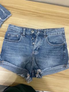 (Category: ) located in . Submitted by classymessy (Listing ID 1088989822, Image 1). Description: .