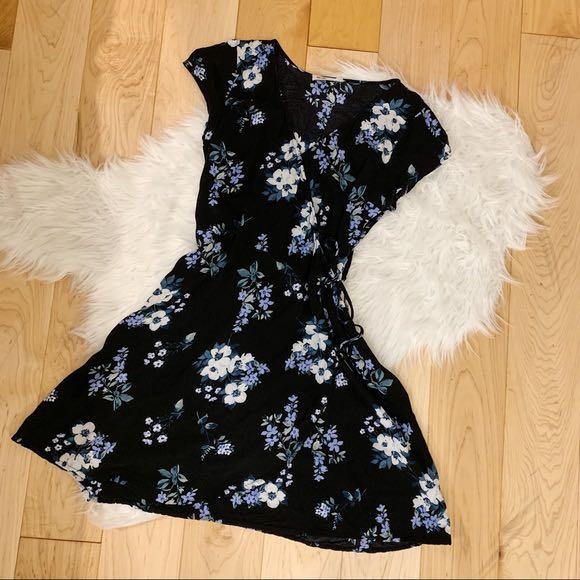 Hollister floral wrap dress Clearance