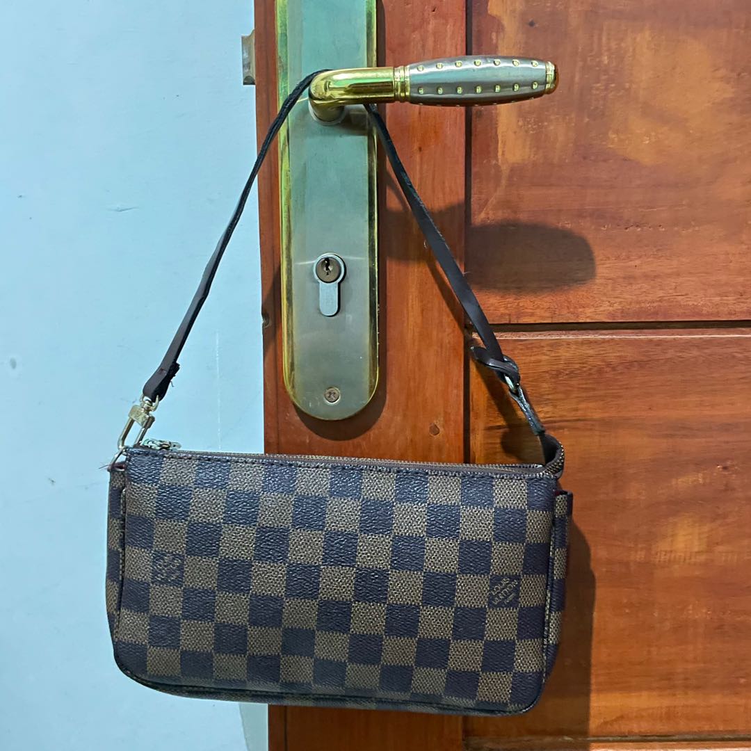 Lv Damier Ebene Pochette, Barang Mewah, Tas \u0026 Dompet di Carousell