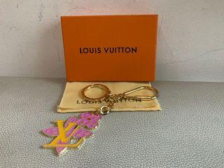 Pre-owned] Louis Vuitton Gold Malletier Depuis 1854 Brass Keychain –  Auction2u Malaysia