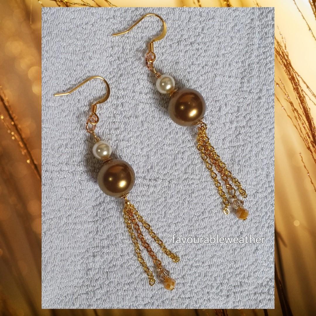 Gold top duster earrings