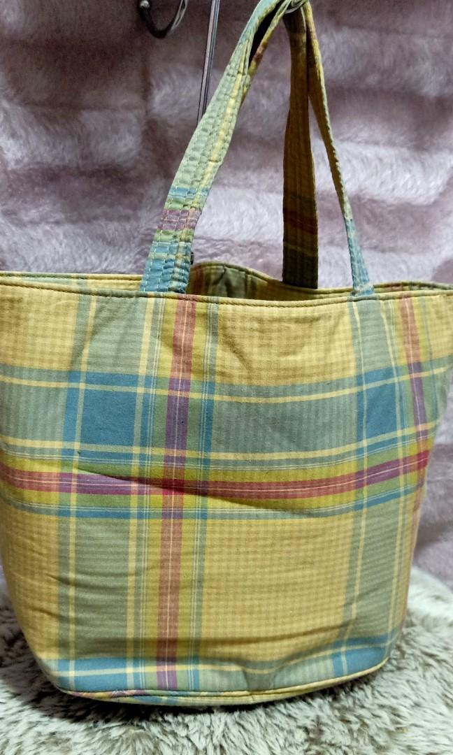 Orig. Ralph Lauren Fabric Handbag (Category: Luxury Bags & Wallets) located in Caloocan City. Submitted by drum_beater (Listing ID 1089125049, Image 2). Description: with 2 washable dirt spots.