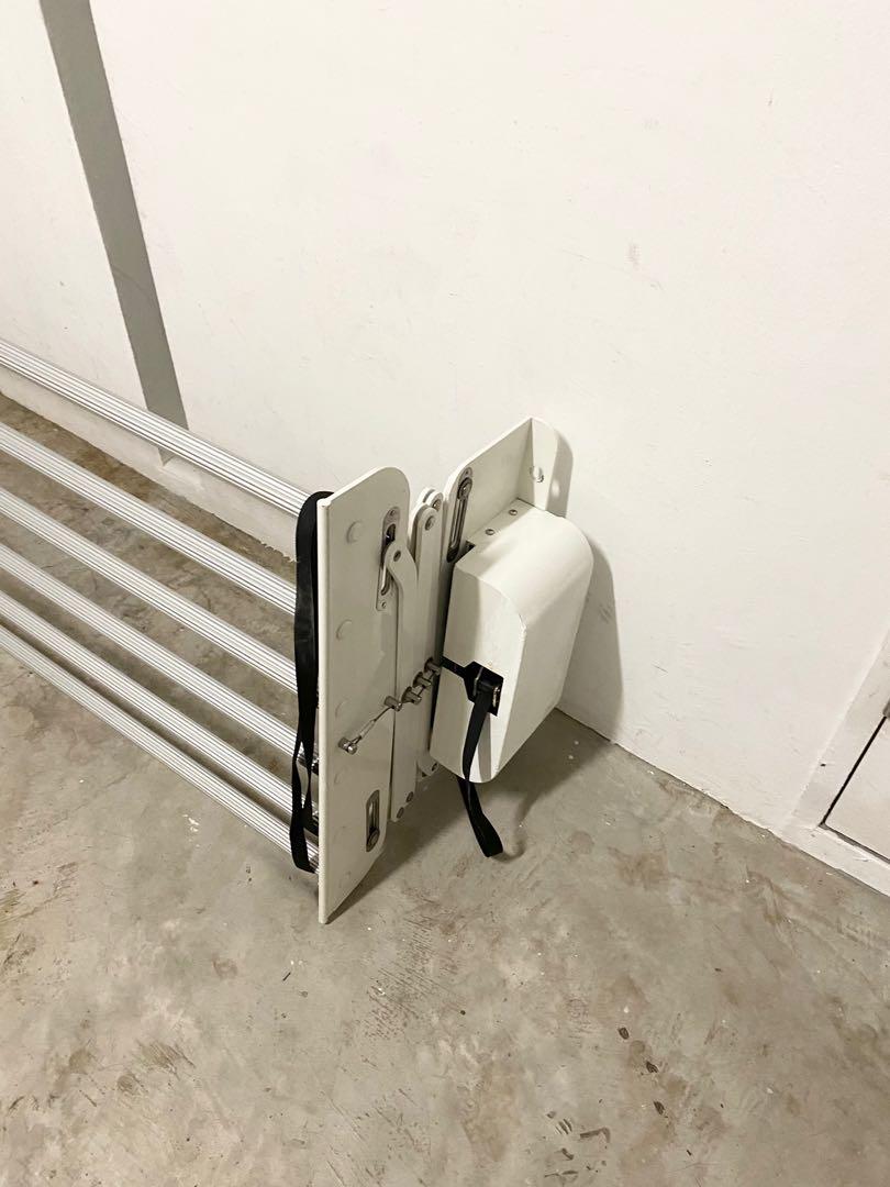 Retractable HDB ceiling mounted HDB laundry retractable rack aluminium ...