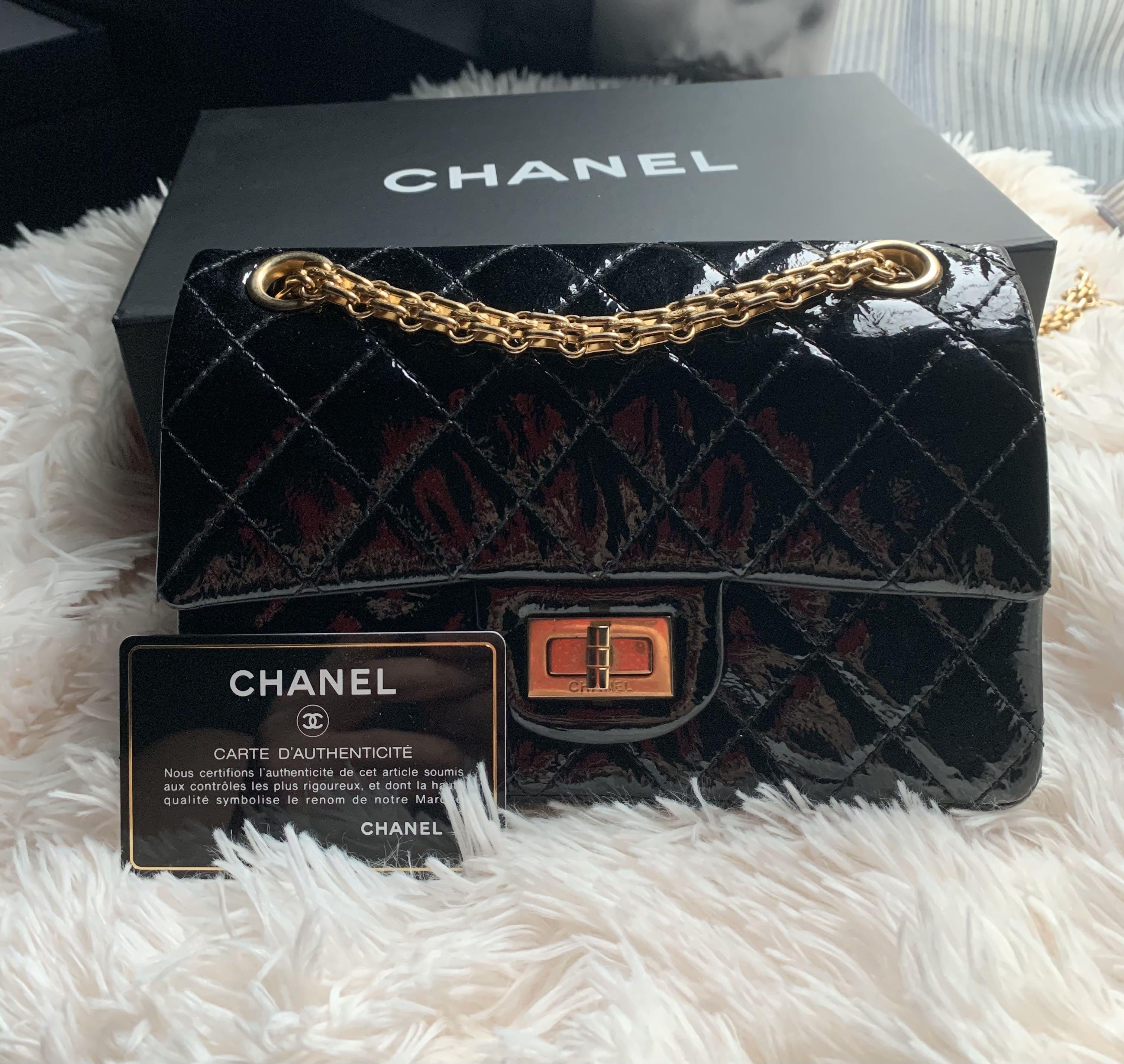 Chanel Black Quilted Aged Calfskin 2.55 Mini 224 Reissue Hangar