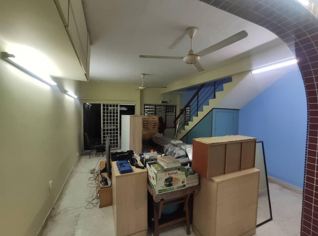 Tukang Cat Bangunan Rumah Kedai Pejabat Services Home Services Renovations On Carousell