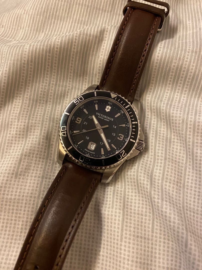 Victorinox maverick leather strap sale