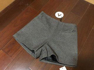 灰色毛呢直筒短褲