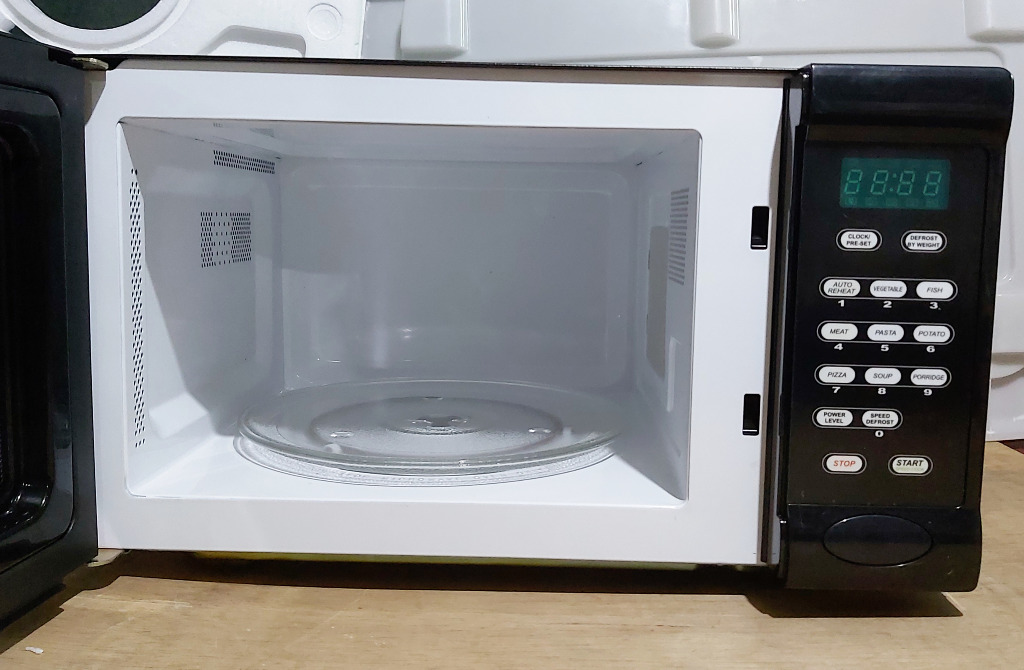 Brand New American Home Digital Control Microwave Oven w Defrost