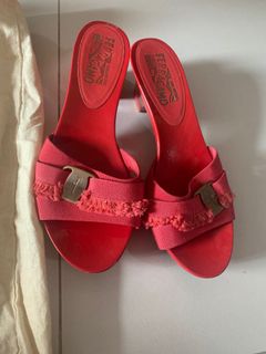 (Category: ) located in . Submitted by accessories.diva (Listing ID 1089252971, Image 1). Description: .