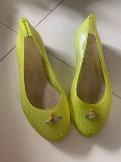 (Category: ) located in . Submitted by accessories.diva (Listing ID 1089254982, Image 1). Description: .
