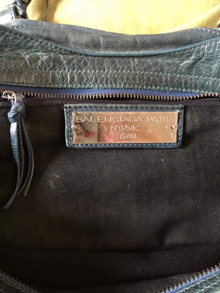 Balenciaga Medium (Category: Luxury Bags & Wallets) located in Makati City. Submitted by sellim_ (Listing ID 1089169729, Image 3). Description: No inclusions NEGOTIABLE.