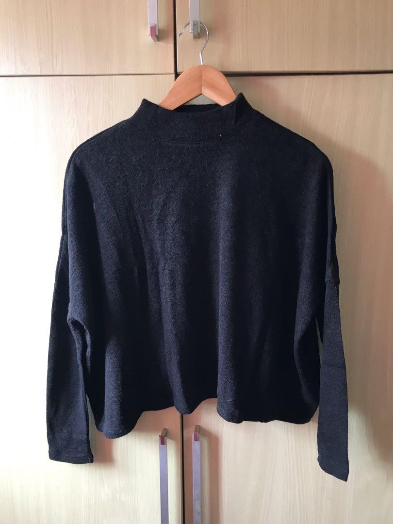 Brand New H&M Turtleneck Sweater (Category: Longsleeves) located in Las Pinas. Submitted by t_p_a (Listing ID 1089129283, Image 1). Description: Never been used .
