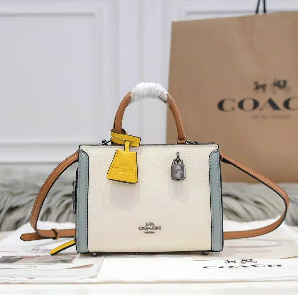 Coach micro zoe hotsell crossbody