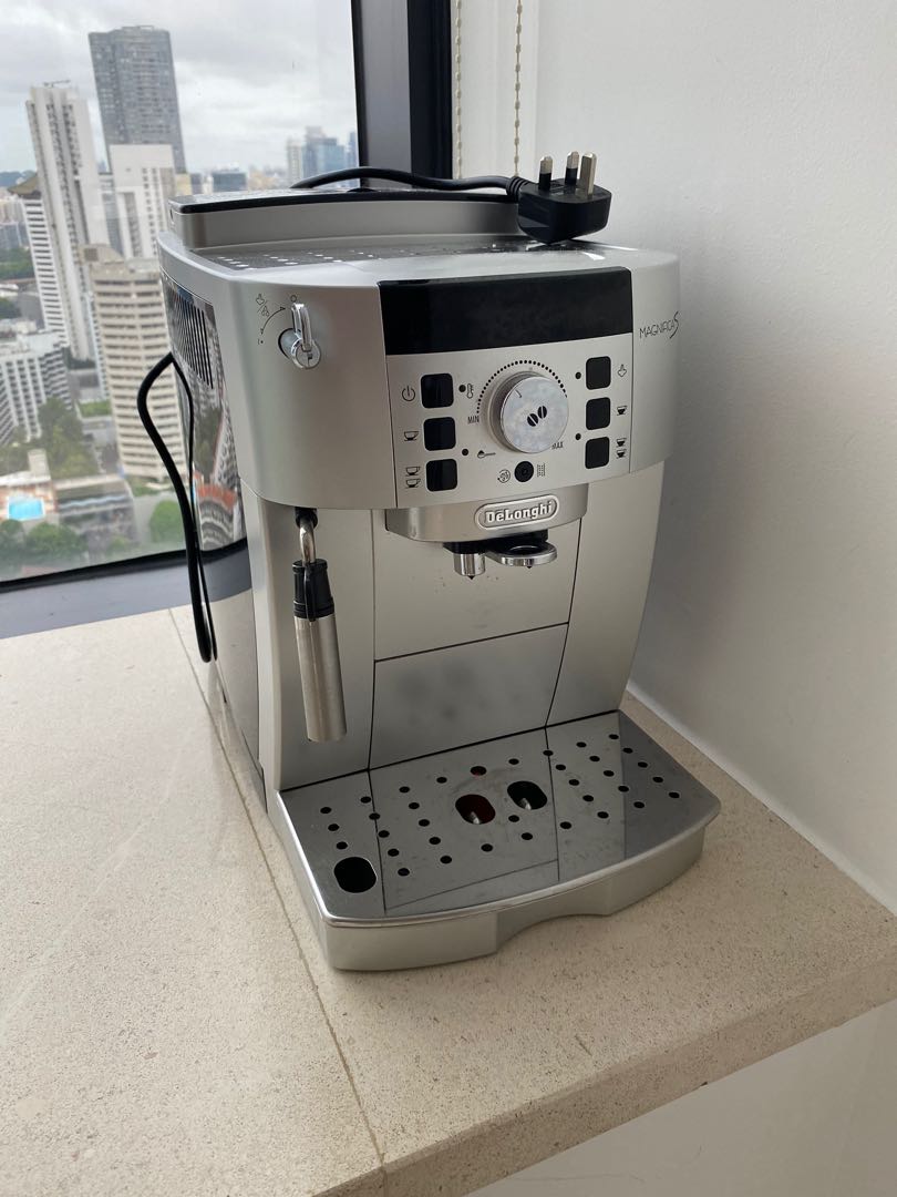 Delonghi Coffee Machine Magnifica S, TV & Home Appliances, Kitchen