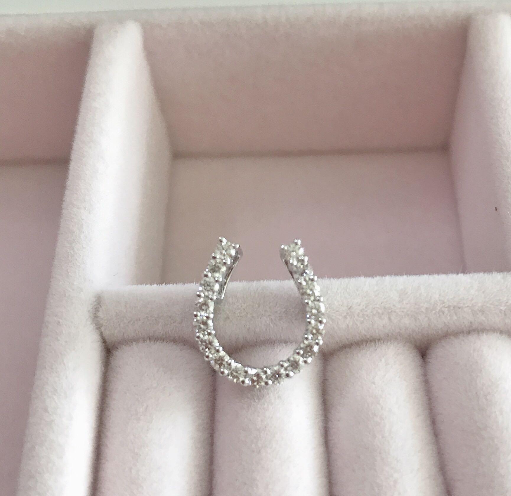 White gold horseshoe pendant shop