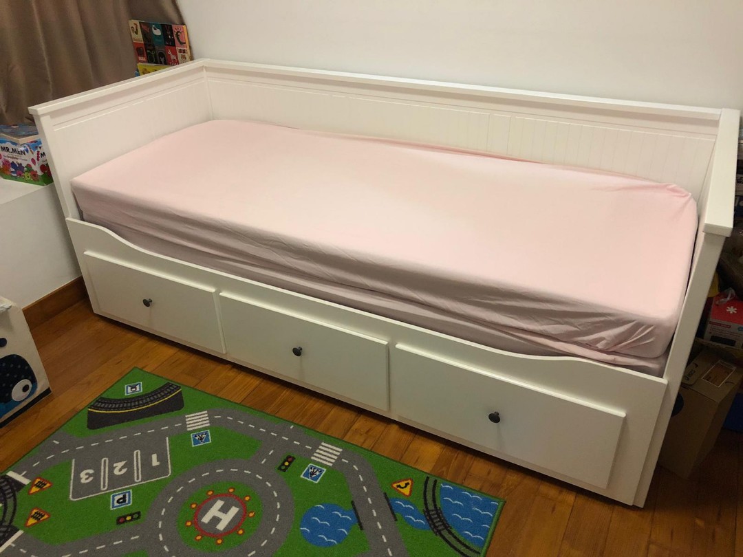 IKEA Hemnes Daybed Excellent Condition, Furniture & Home Living