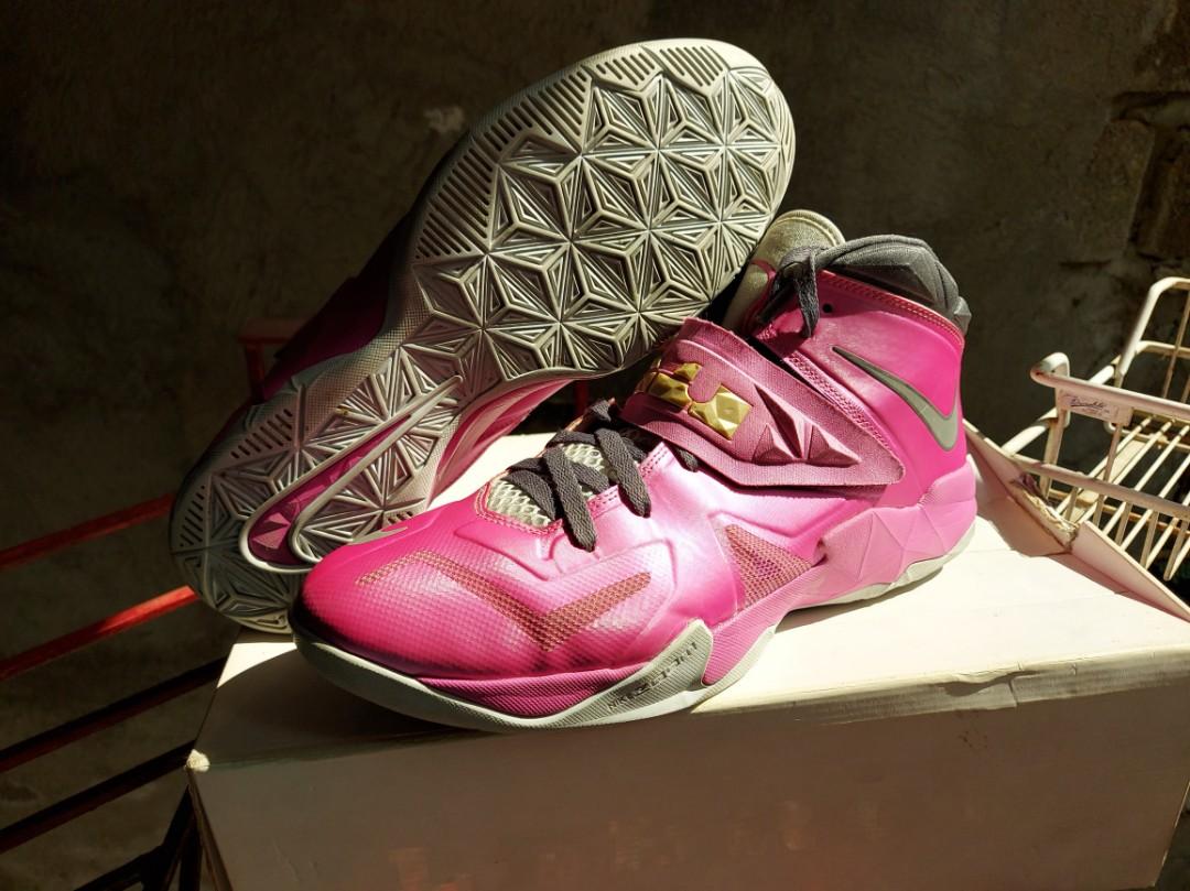 Pink lebron soldier 7 hotsell