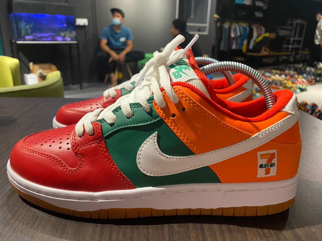 Nike sb dunk shop seven eleven