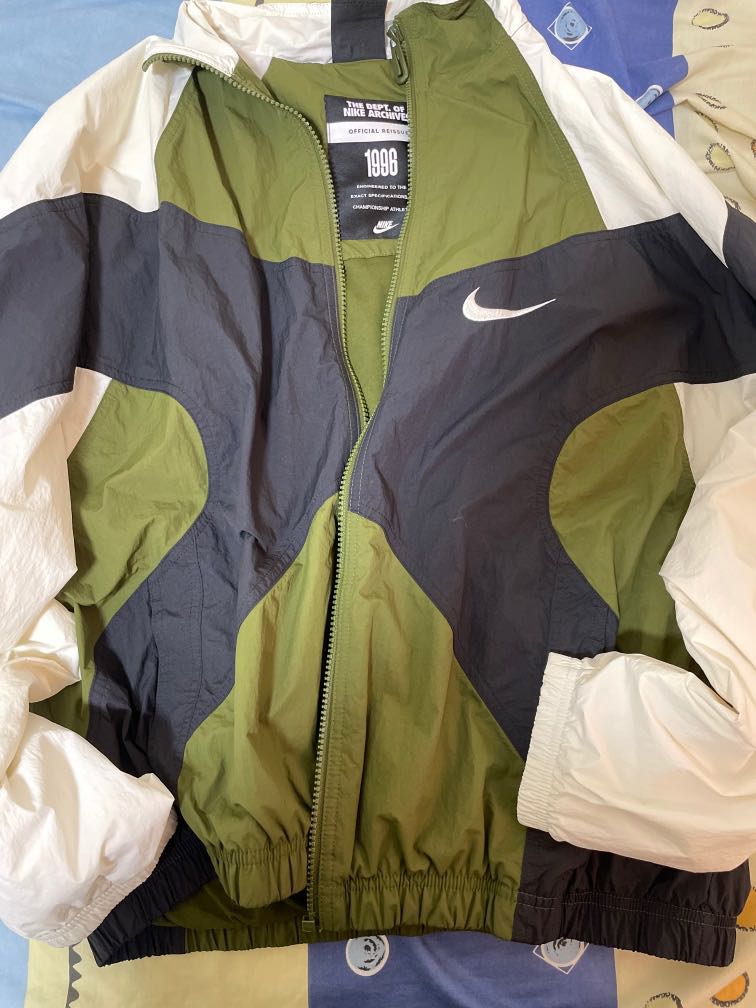 dark green nike windbreaker