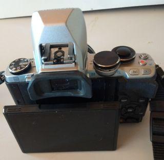 Olympus OM-D E-M10 Mark III w/ 14-42mm EZ Lens (Silver)