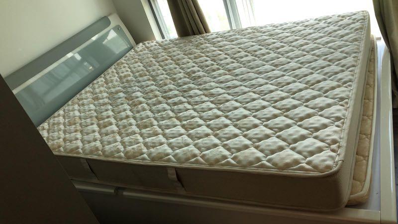 Queen Size Bed Mattress And Frame W, Queen Bed Mattress Free Delivery