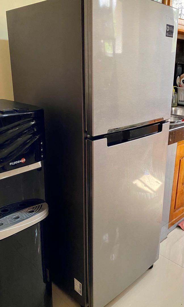 [RUSH SALE] Samsung NoFrost/Selfdefrosting Refrigerator 7.4 cu. ft
