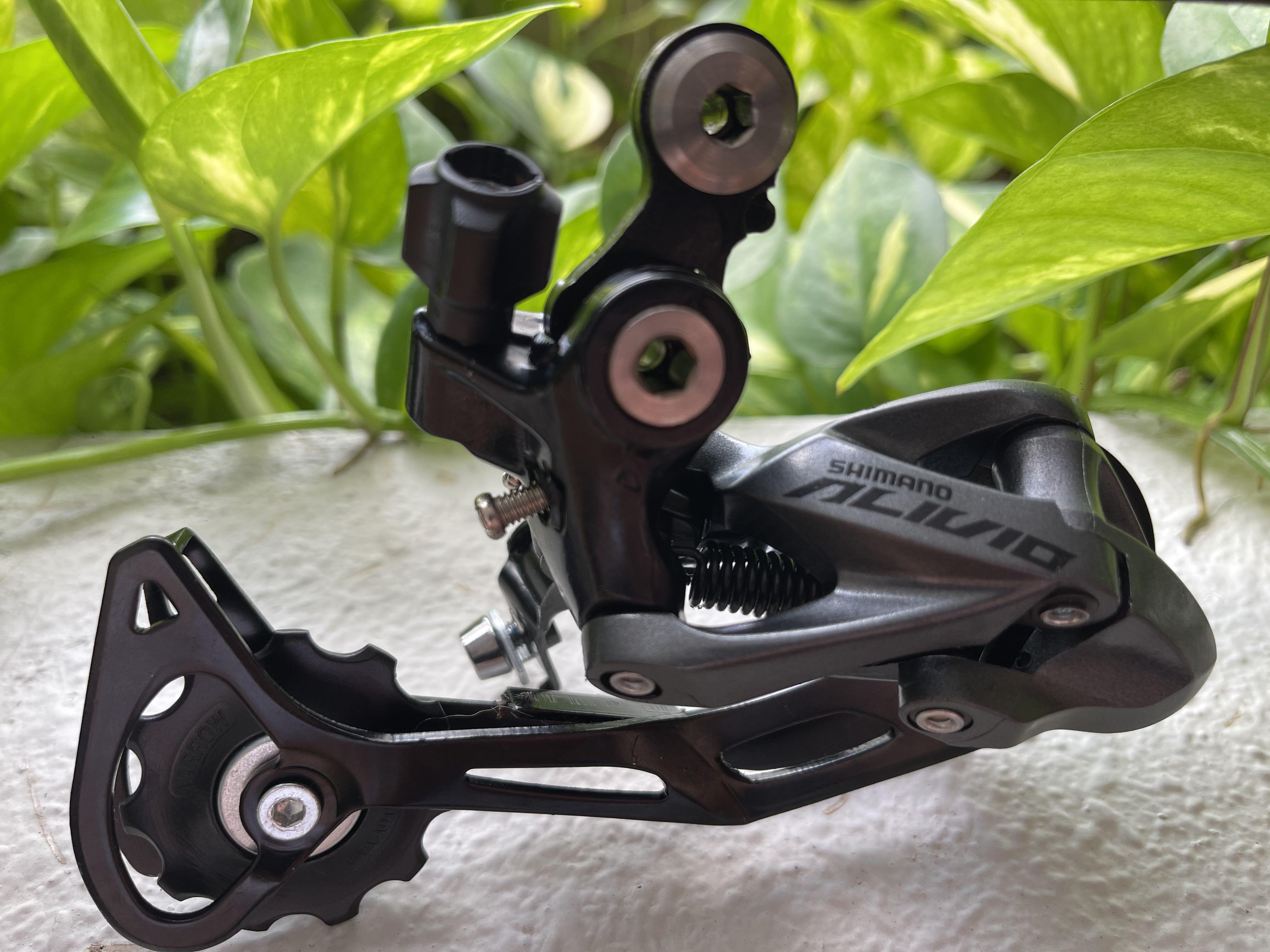 Verbinding kever Wanorde Shimano Alivio Rear Derailleur RD-M4000 Shadow 7/8/9 Speed, Sports  Equipment, Bicycles & Parts, Parts & Accessories on Carousell
