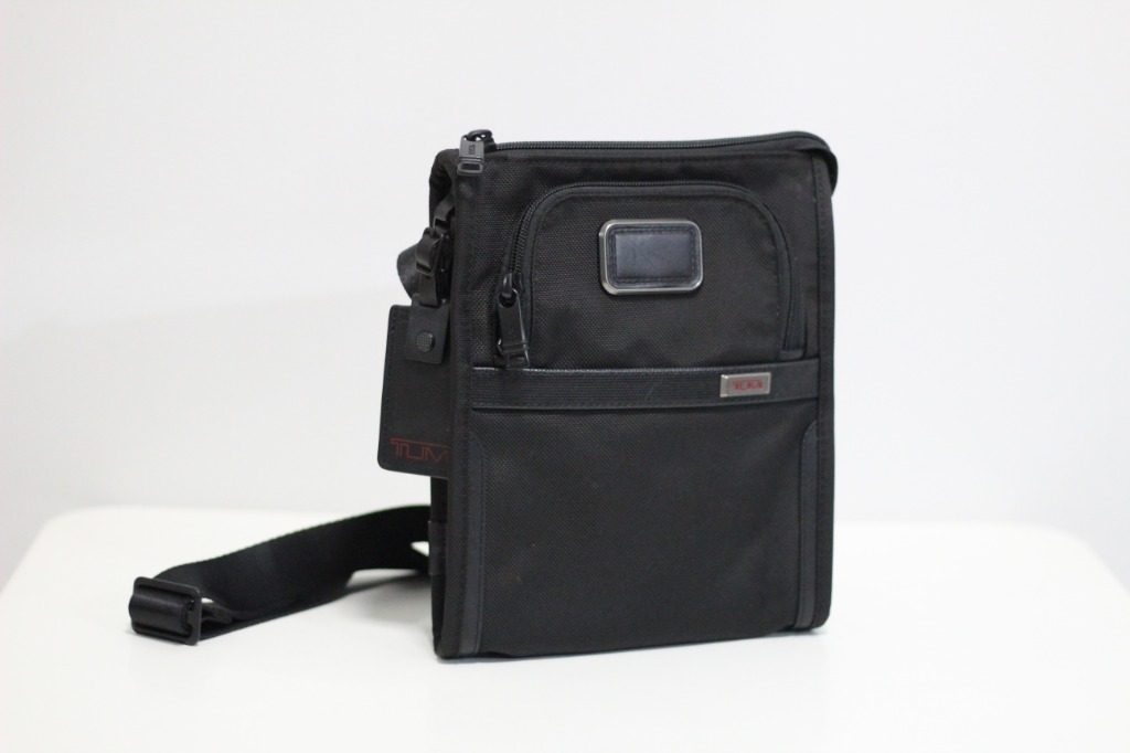 Tumi 2203110D3 - Alpha 3 Pocket Bag Small / sling bag / crossbody 