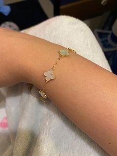 VCA bracelet in 18 karat gold 9mm in diameter