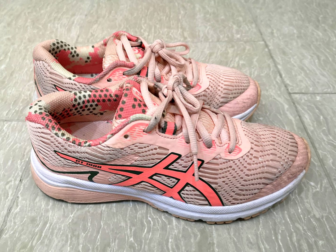 Asics Running Shoes, Women's Fashion, Footwear, Sneakers on Carousell