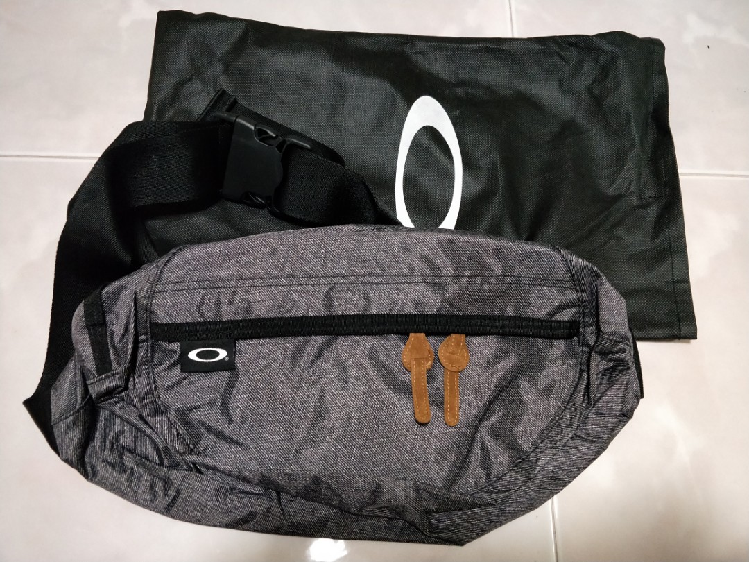 Authentic Oakley Crossbody Bag, Men's Fashion, Bags, Sling Bags on