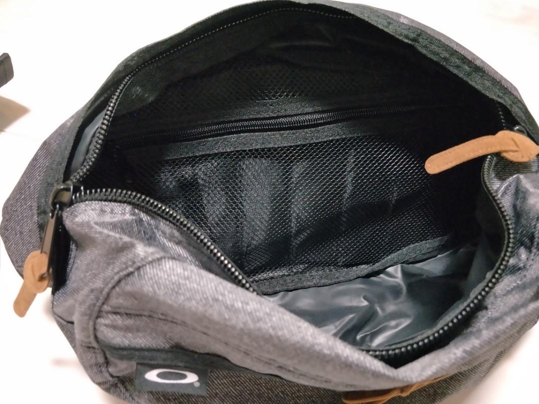 Authentic Oakley Crossbody Bag, Men's Fashion, Bags, Sling Bags on