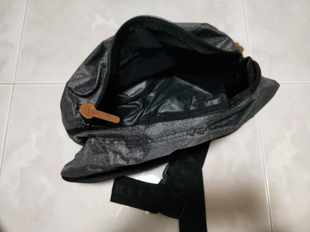 Authentic Oakley Crossbody Bag, Men's Fashion, Bags, Sling Bags on