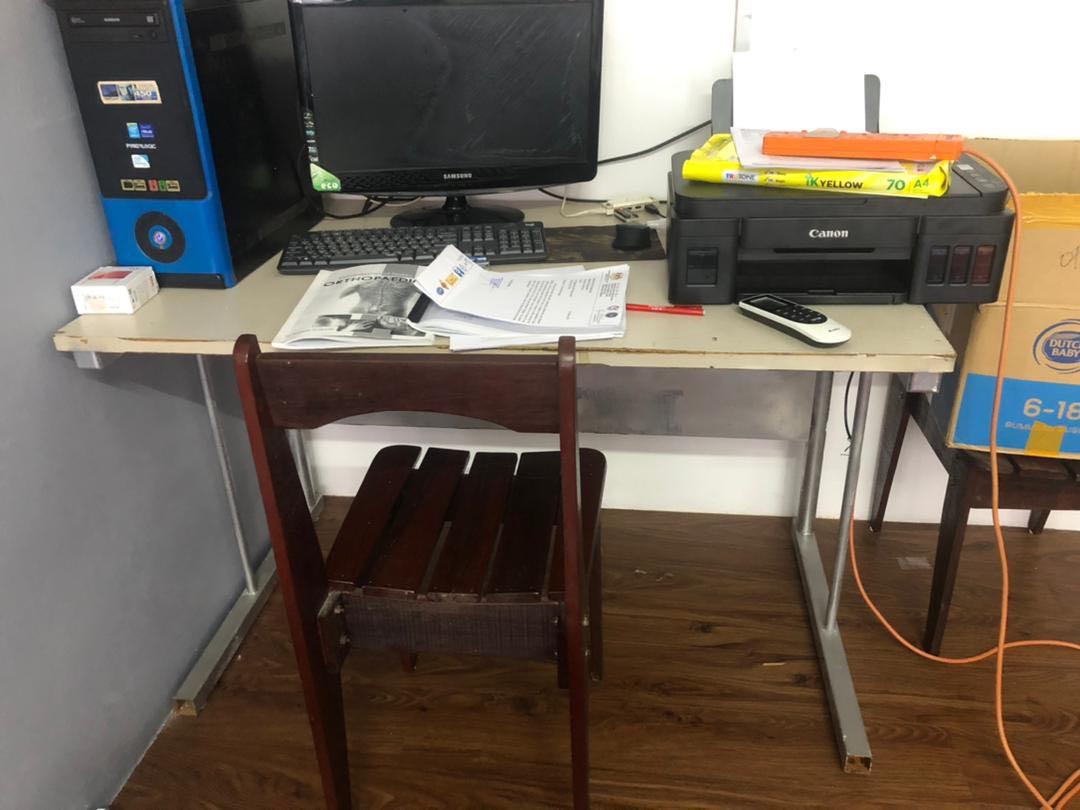 Computer Table (Category: Tables & Sets) located in Shah Alam. Submitted by aswini86 (Listing ID 1089384090, Image 1). Description: Large computer table Selling due to shifting house Price negotiable .