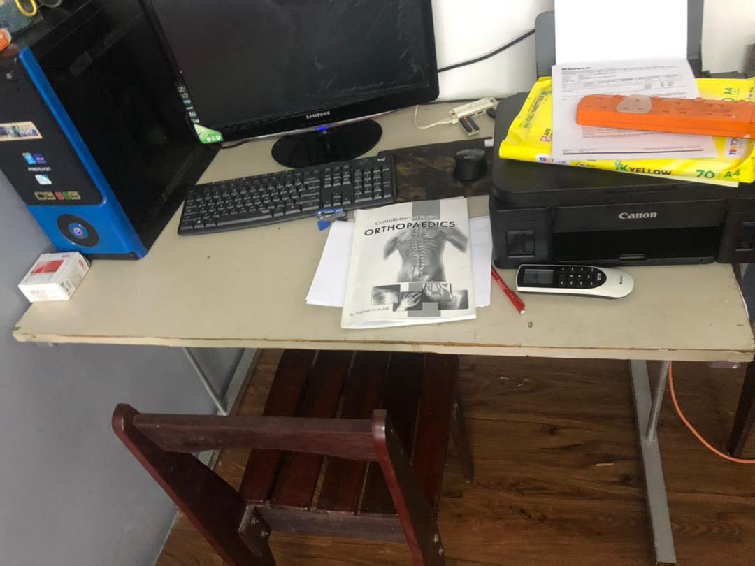 Computer Table (Category: Tables & Sets) located in Shah Alam. Submitted by aswini86 (Listing ID 1089384090, Image 2). Description: Large computer table Selling due to shifting house Price negotiable .