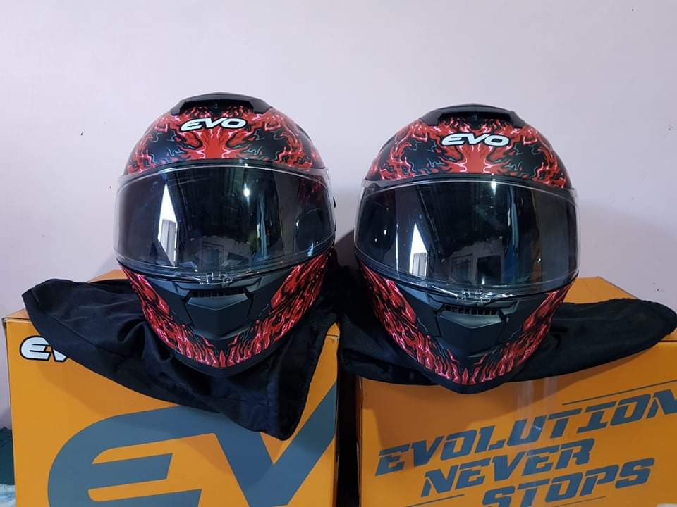 Couple Evo Helmet Large And Medium Motorbikes Motorbike Parts Accessories Helmets And Other Riding Gears On Carousell