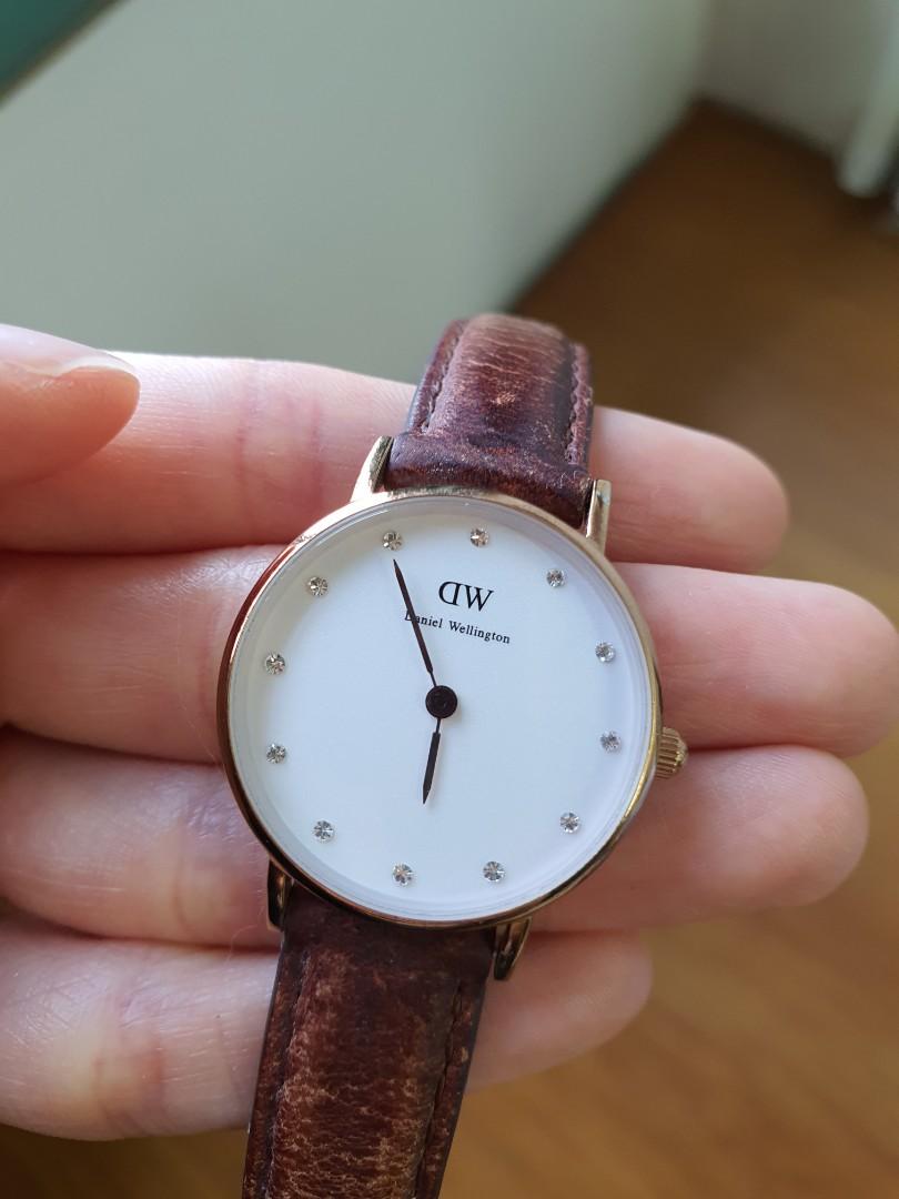 Daniel Wellington Classy St Mawes Rose Petite 26mm Watch, Women's Fashion, Watches & Watches on Carousell