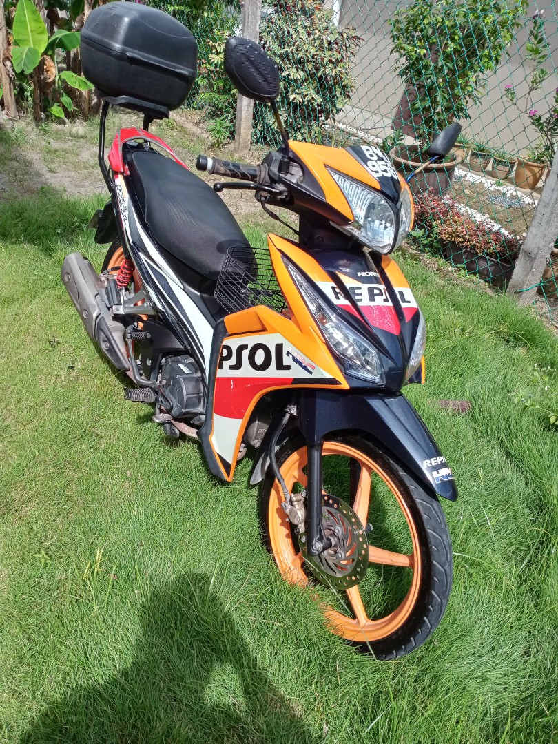 Honda dash 110 v2 repsol disc depan belakang, Motorbikes on Carousell