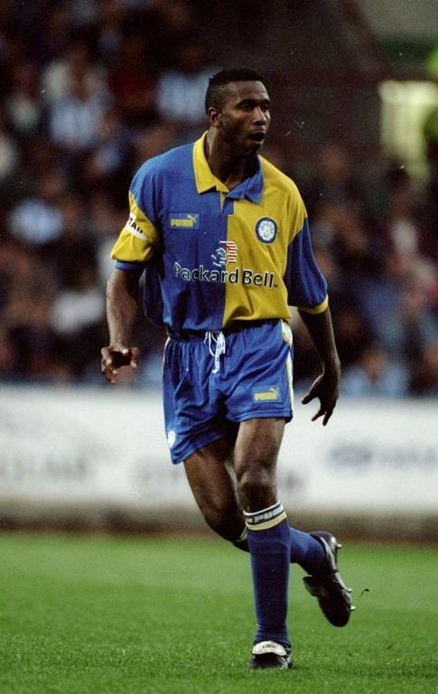 LEEDS UNITED RETRO 1998 1999 AWAY KIT LIMITED Men s Fashion
